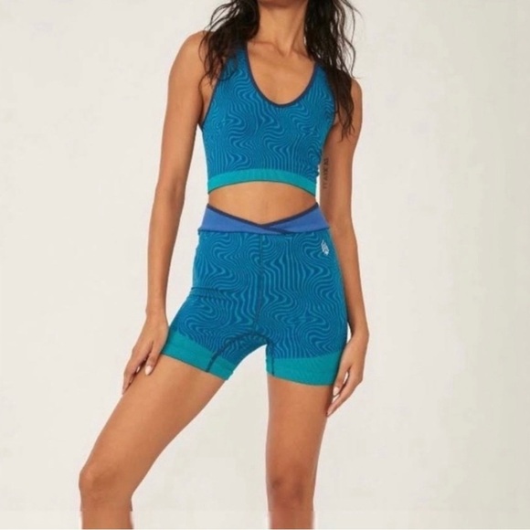 NWT FREE PEOPLE Movement Throw Jacquard Shorts in Wave Rider Combo - Size L - Picture 1 of 3